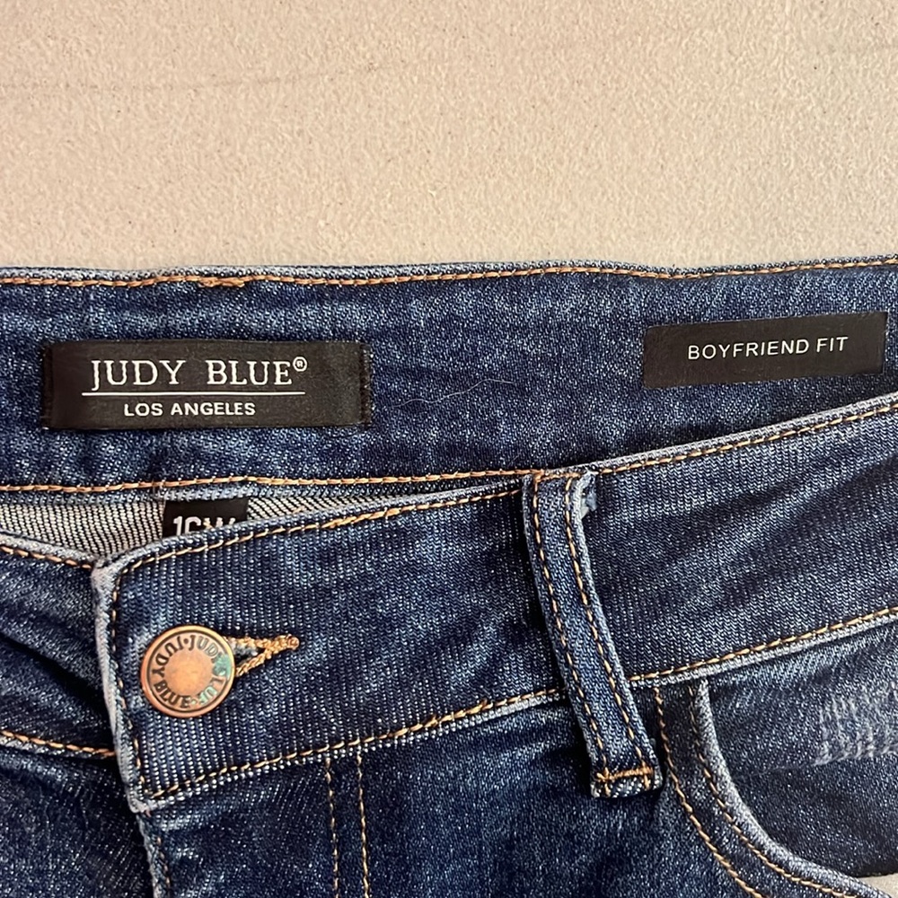 NWOT Judy Blue Boyfriend Fit Distressed/Distressing - Picture 2 of 8